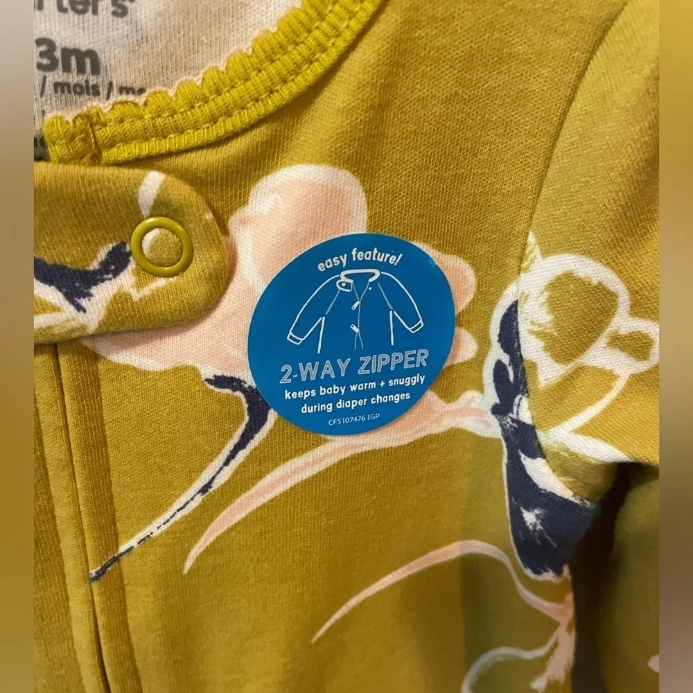 New with tag Carters Brand 2-way zip Sleeper (Size 3 months)